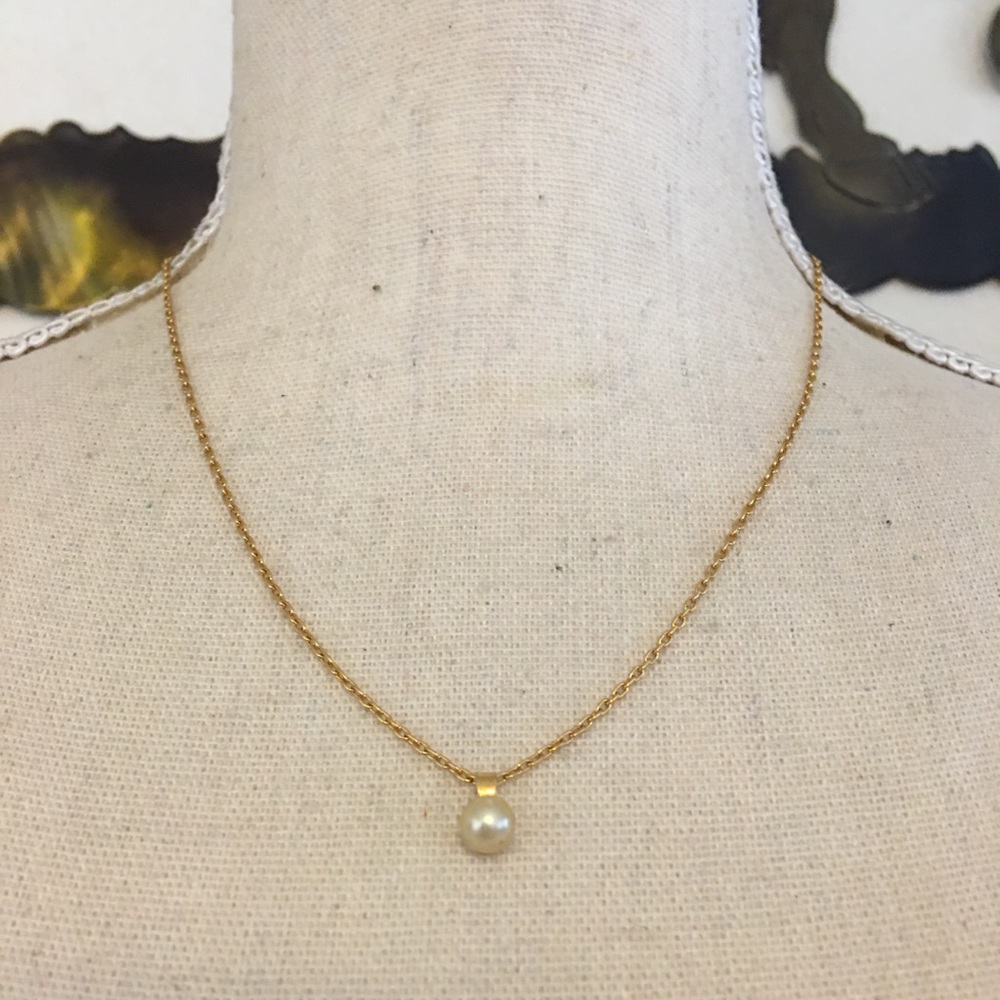 Vintage Avon pearl pendant on gold tone chain